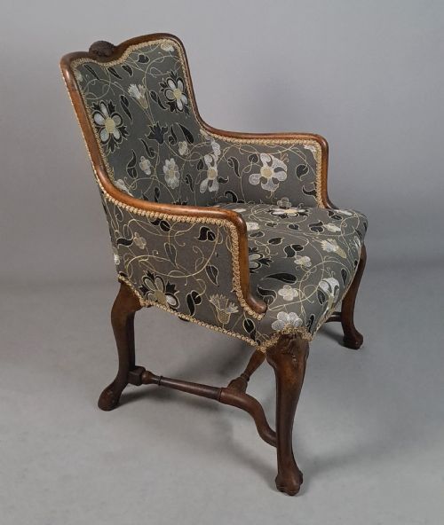 LOVELY 19TH CENTURY WING ARM CHAIR IN THE QUEEN ANNE MANNER C 1850 - ADDITIONAL PHOTO 5
