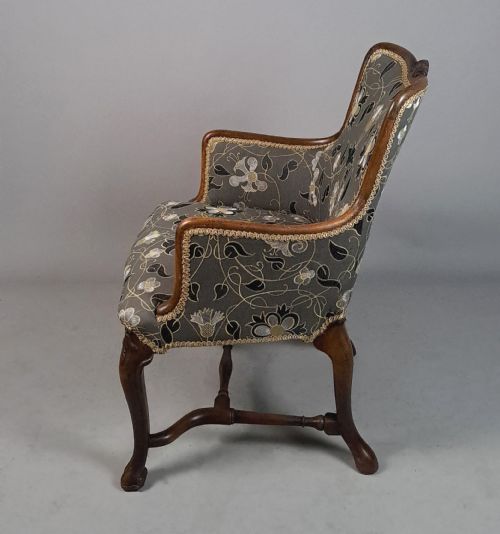 LOVELY 19TH CENTURY WING ARM CHAIR IN THE QUEEN ANNE MANNER C 1850 - ADDITIONAL PHOTO 6