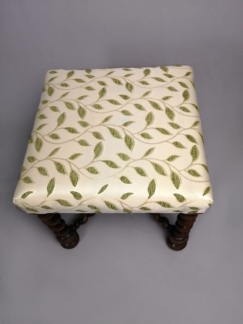 WILLIAM AND MARY DESIGN SPIRAL CARVED WALNUT STOOL C 1850 - ADDITIONAL PHOTO 2