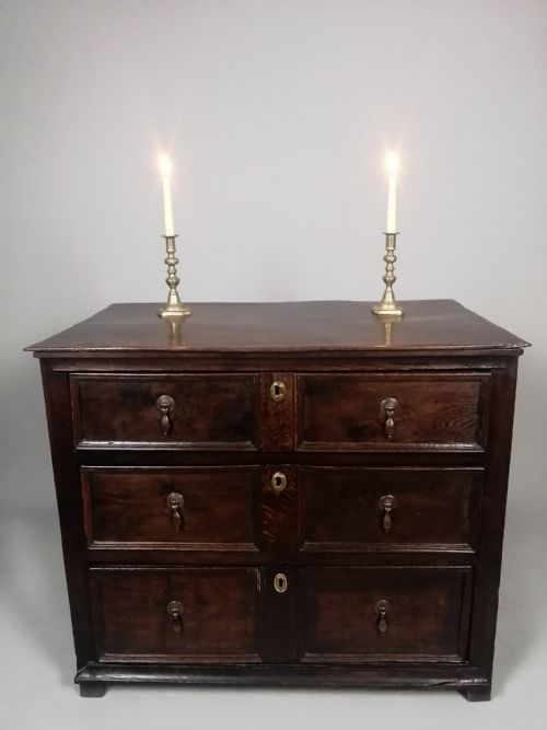 SUPERB QUEEN ANNE OAK AND ELM SMALL CHEST OF DRAWERS C 1700