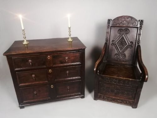 SUPERB QUEEN ANNE OAK AND ELM SMALL CHEST OF DRAWERS C 1700 - ADDITIONAL PHOTO 1