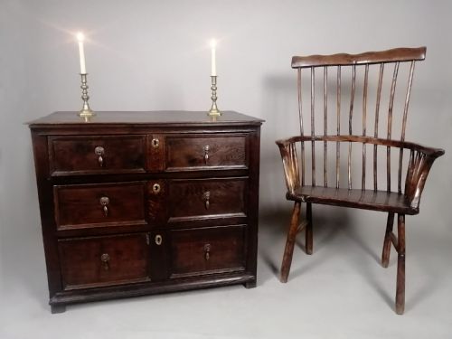 SUPERB QUEEN ANNE OAK AND ELM SMALL CHEST OF DRAWERS C 1700 - ADDITIONAL PHOTO 2