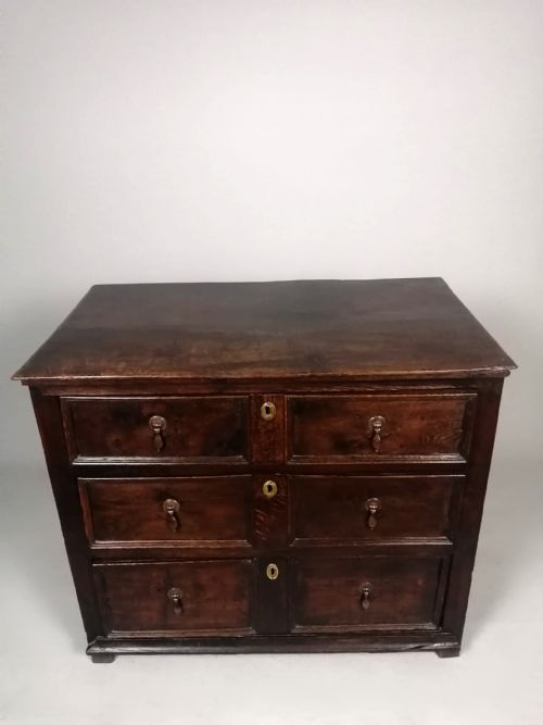 SUPERB QUEEN ANNE OAK AND ELM SMALL CHEST OF DRAWERS C 1700 - ADDITIONAL PHOTO 3