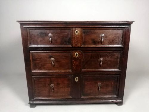 SUPERB QUEEN ANNE OAK AND ELM SMALL CHEST OF DRAWERS C 1700 - ADDITIONAL PHOTO 4