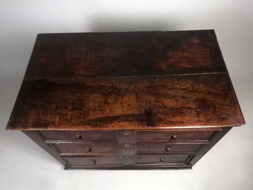 SUPERB QUEEN ANNE OAK AND ELM SMALL CHEST OF DRAWERS C 1700 - ADDITIONAL PHOTO 6