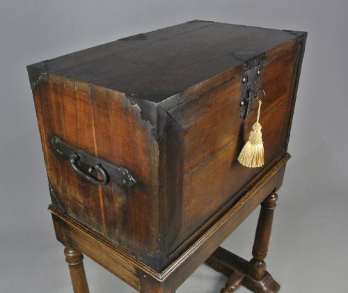 LOVELY ENGLISH OAK STRONG BOX C 1640 - ADDITIONAL PHOTO 3