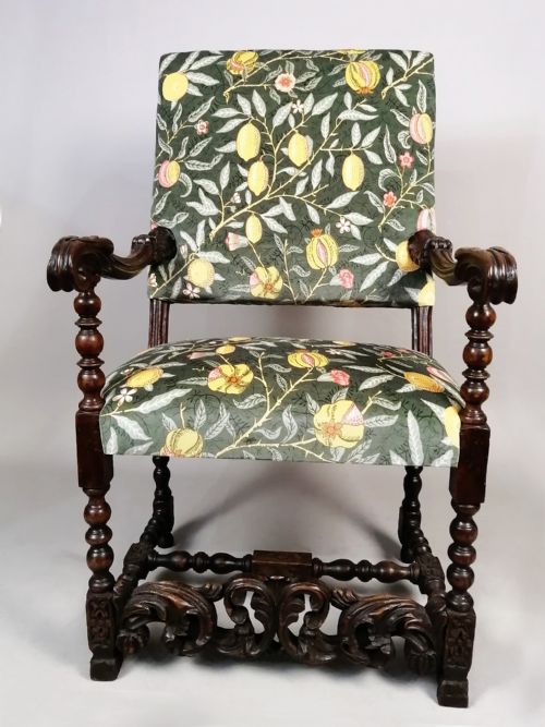 CAROLEAN SOLID WALNUT ARMCHAIR C 1670 - ADDITIONAL PHOTO 5
