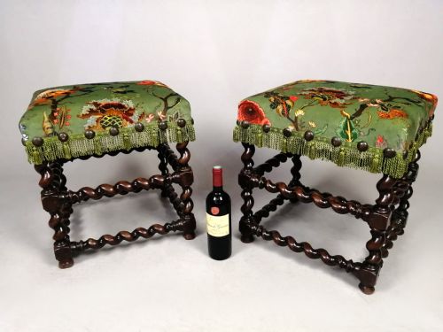 EXCEPTIONAL PAIR OF QUEEN ANNE PERIOD SOLID WALNUT STOOLS C1700 - ADDITIONAL PHOTO 1
