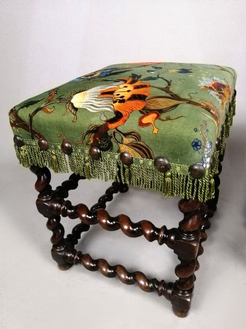 EXCEPTIONAL PAIR OF QUEEN ANNE PERIOD SOLID WALNUT STOOLS C1700 - ADDITIONAL PHOTO 2
