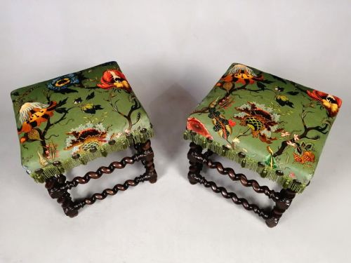 EXCEPTIONAL PAIR OF QUEEN ANNE PERIOD SOLID WALNUT STOOLS C1700 - ADDITIONAL PHOTO 4