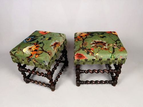 EXCEPTIONAL PAIR OF QUEEN ANNE PERIOD SOLID WALNUT STOOLS C1700 - ADDITIONAL PHOTO 6
