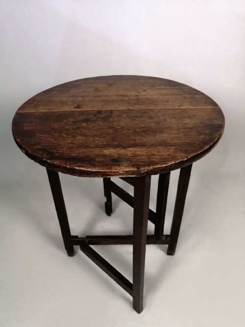 fig 3. 18th Century Oak Folding Coaching Table c. 1790
