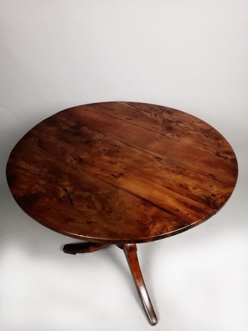 CHARMING GEORGIAN YEW WOOD WINE TABLE C 1750 - ADDITIONAL PHOTO 2