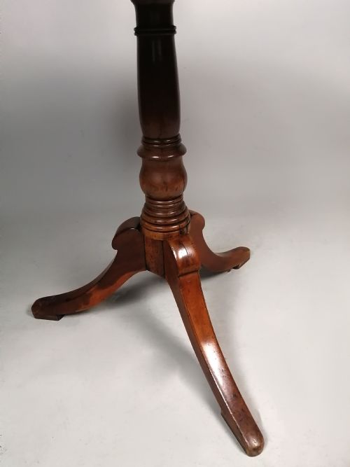 CHARMING GEORGIAN YEW WOOD WINE TABLE C 1750 - ADDITIONAL PHOTO 4