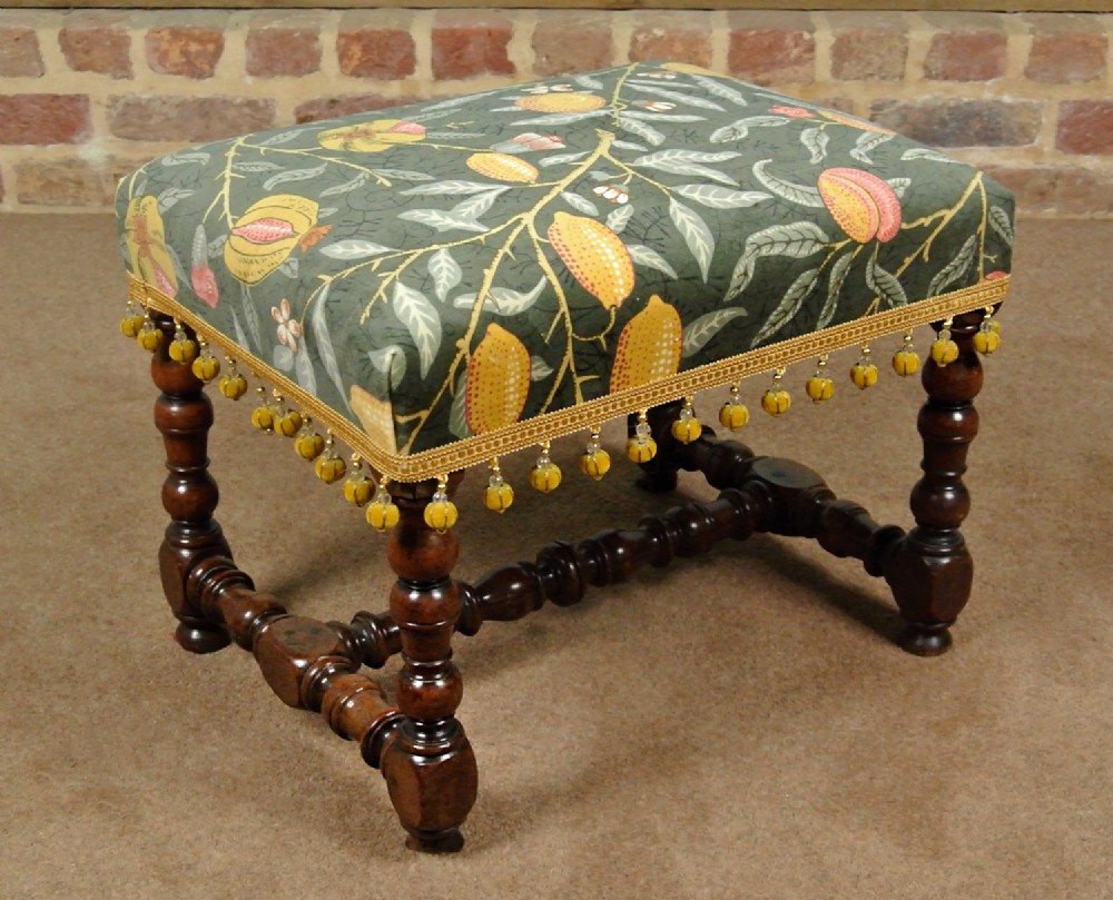 Very Fine William and Mary Turned Walnut Stool c. 1690