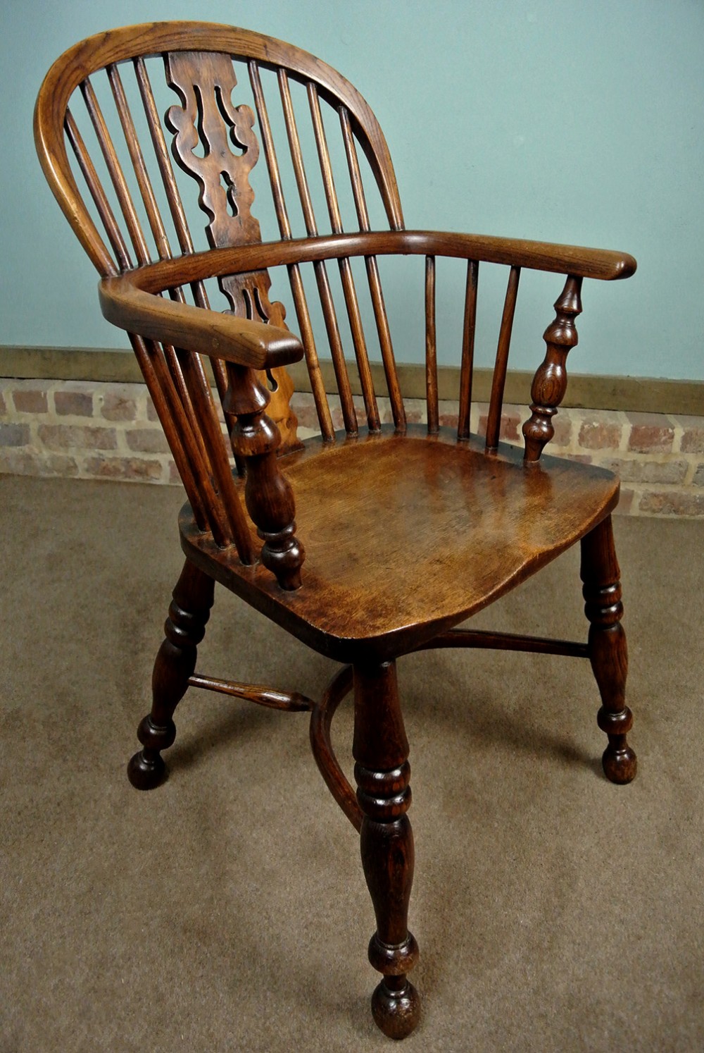 Early Low Back Yew Splat Windsor Chair by Benjamin Gilling c. 1850