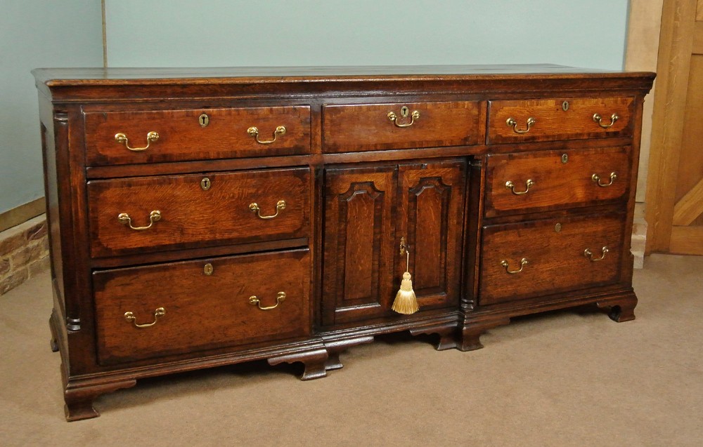 Excellent Georgian Oak and Walnut Banded Dresser c. 1760