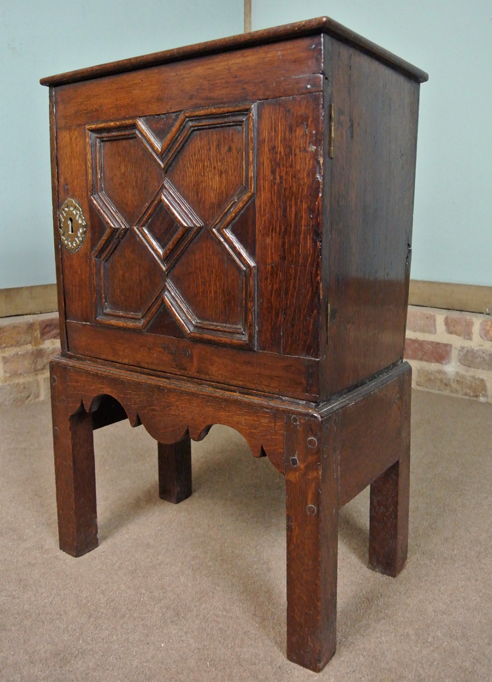 Lovely 17th Century Oak Spice Cabinet c.1670