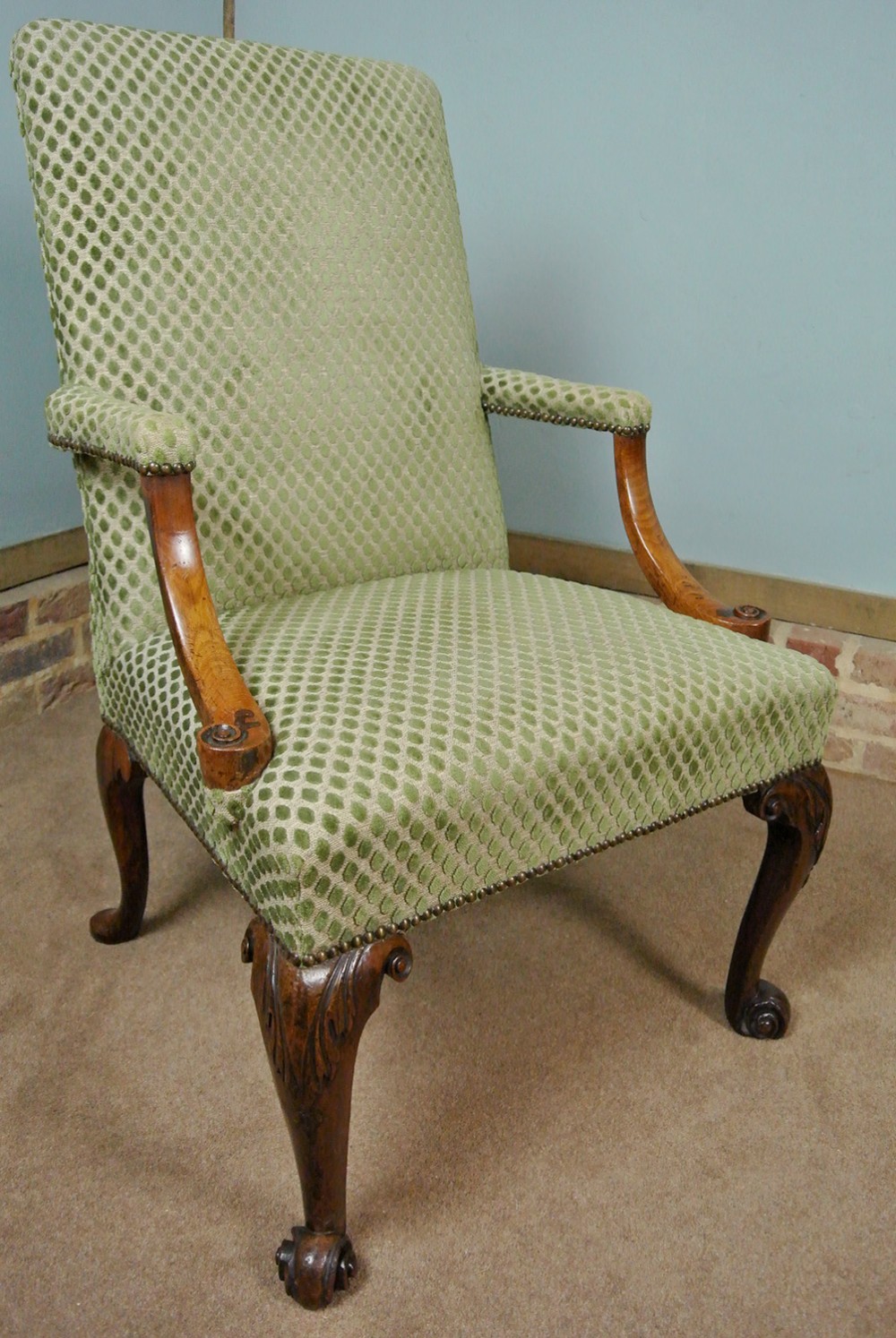 Beautiful Georgian Walnut Gainsborough Library Arm Chair c. 1760
