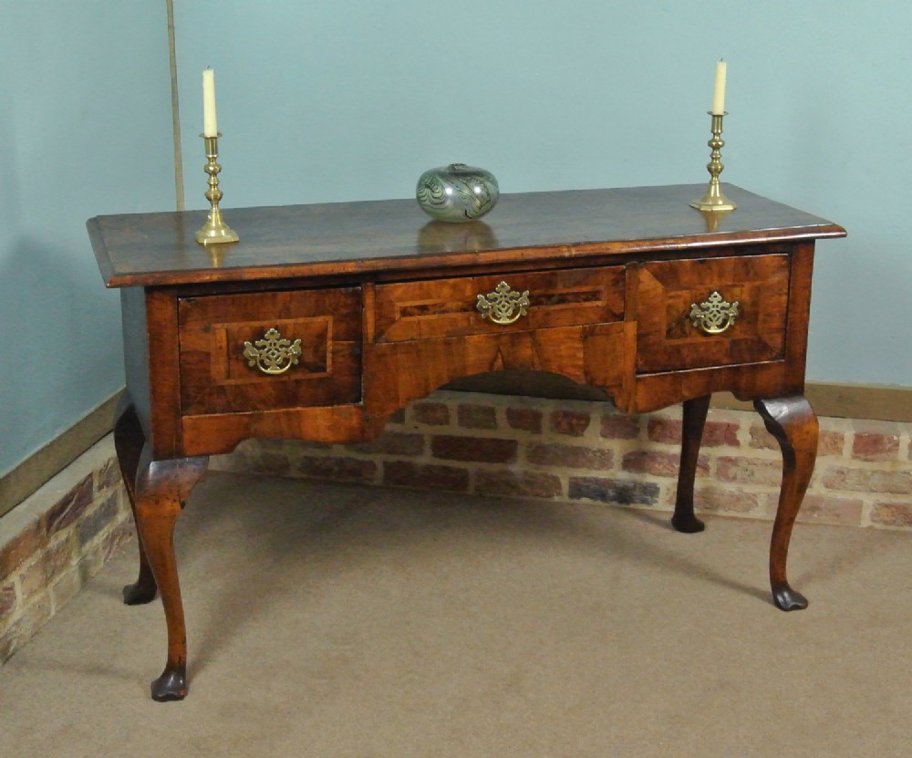 Superb Georgian Walnut Dresser with Trifid Feet c. 1740