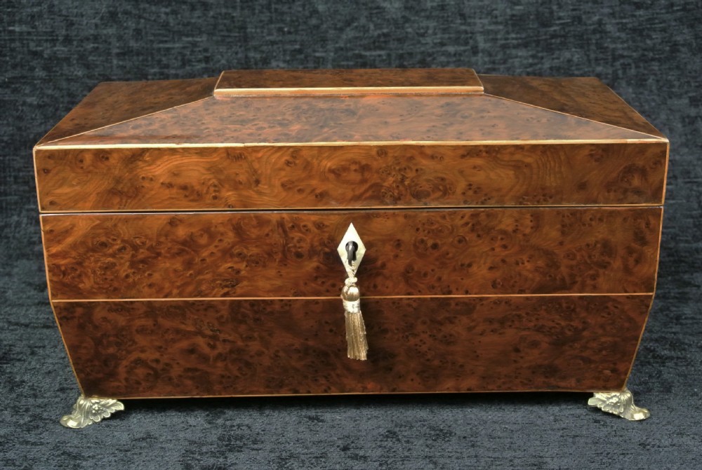 Wonderful Crafted Georgian Burr Yew and Oak Jewellery Casket c. 1825 