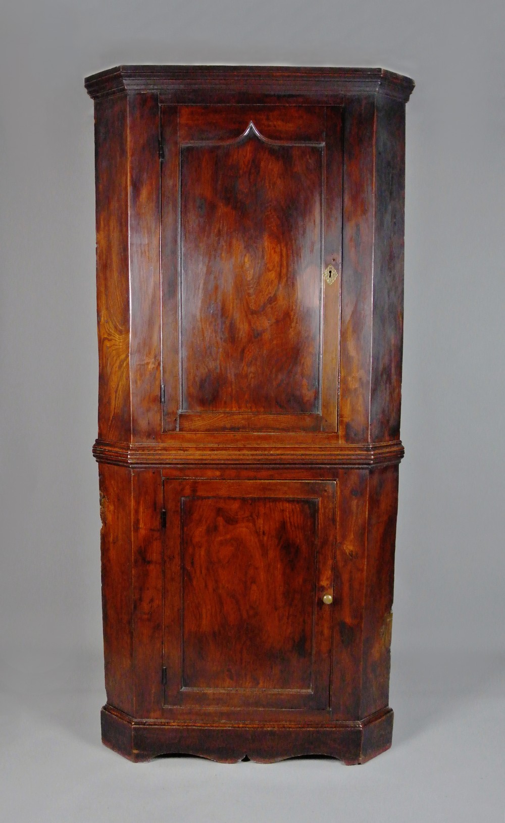 Radiant George III Solid Elm Corner Cupboard c. 1800