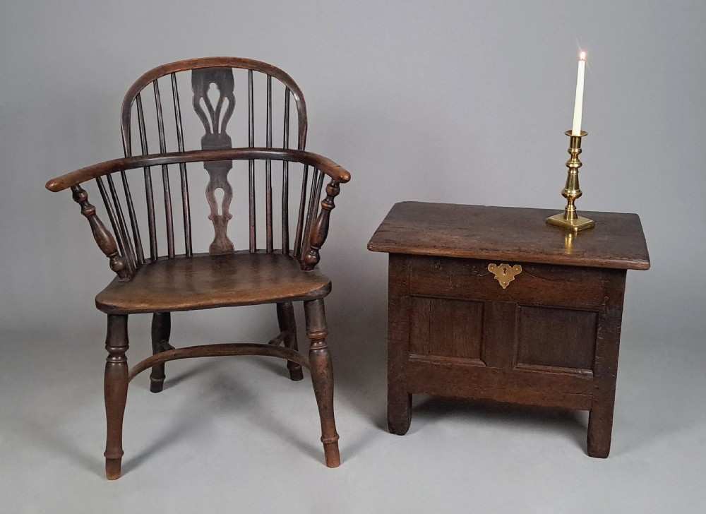 Small Early 18th Century Welsh Oak Coffer Bach c. 1710 View II