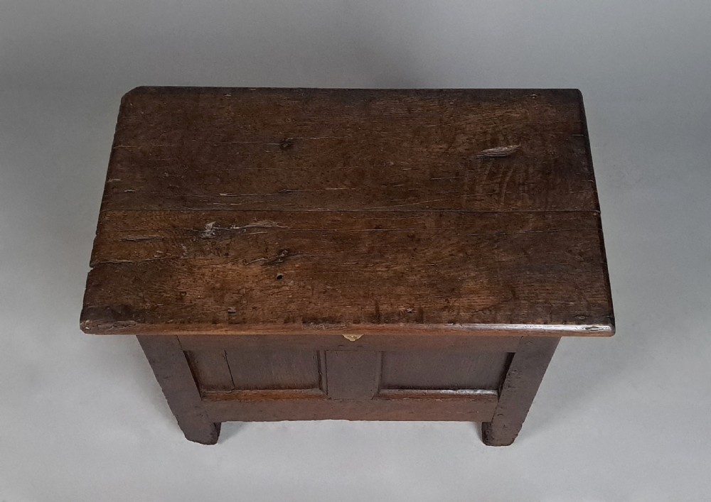 Small Early 18th Century Welsh Oak Coffer Bach c. 1710 View IV
