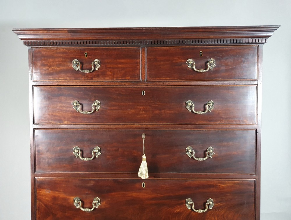George III ‘Chippendale Pattern’ Chest on Chest c. 1760 View IV