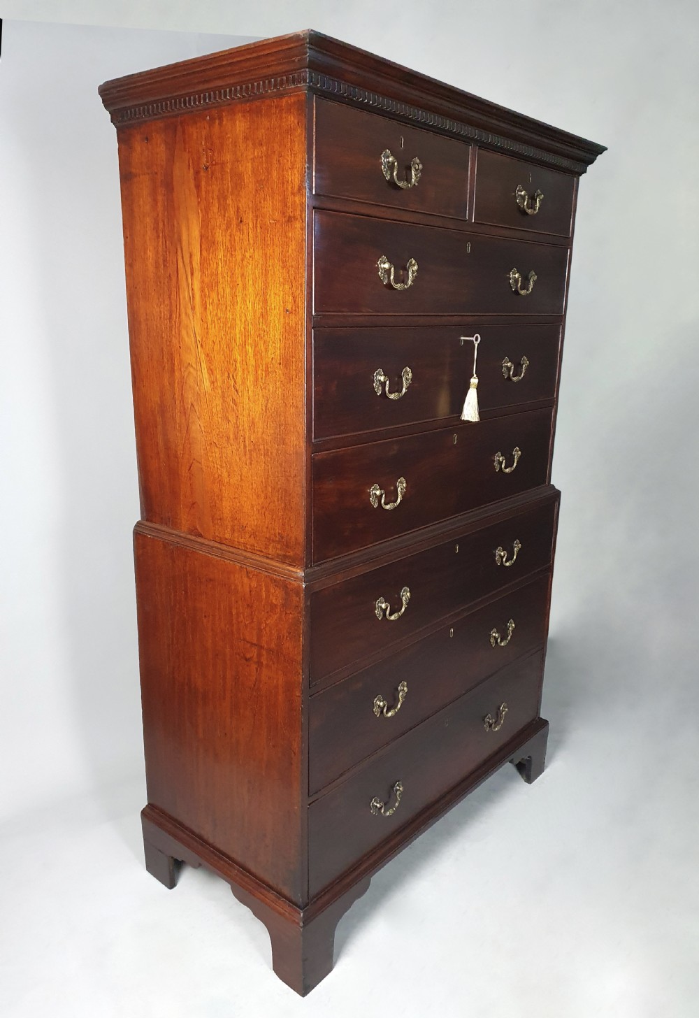 George III ‘Chippendale Pattern’ Chest on Chest c. 1760 View VI