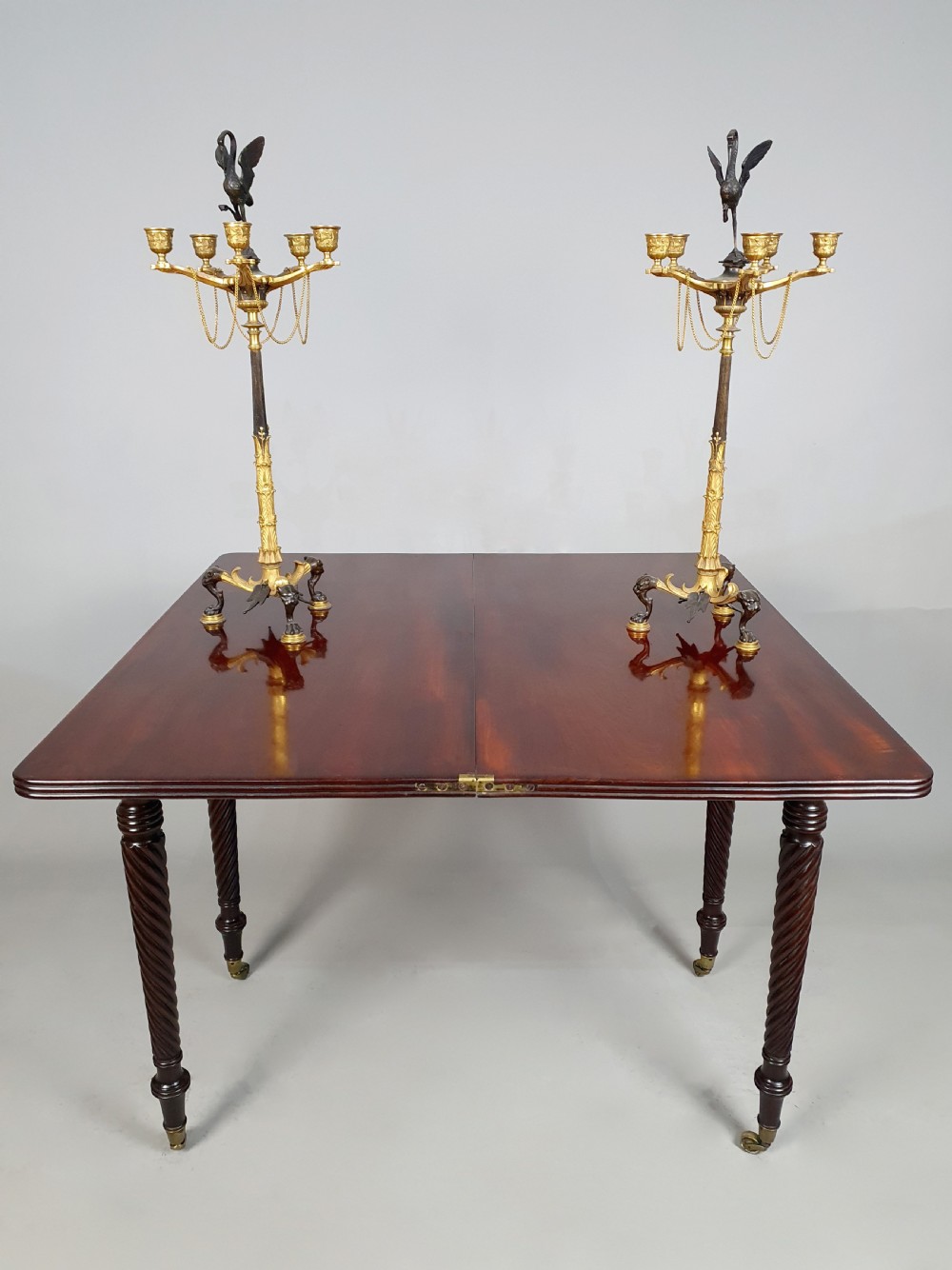 ‘Gillows’ George III Cuban Mahogany Supper Table c. 1760 View V