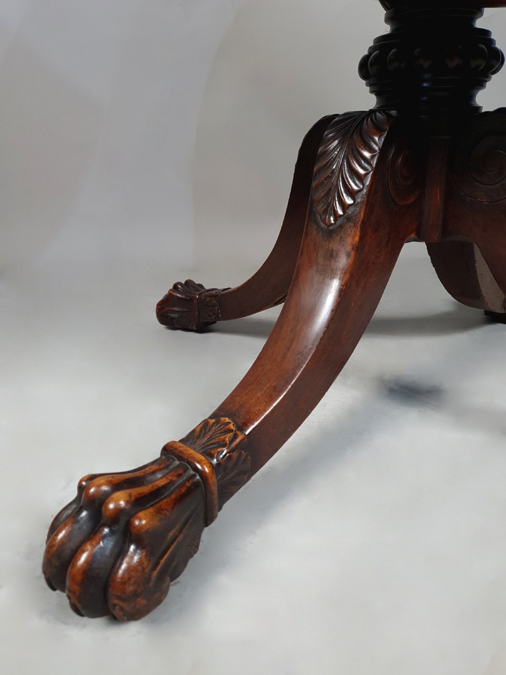 Exceptional Gillingtons of Dublin George III Rosewood Table c. 1820 View IV