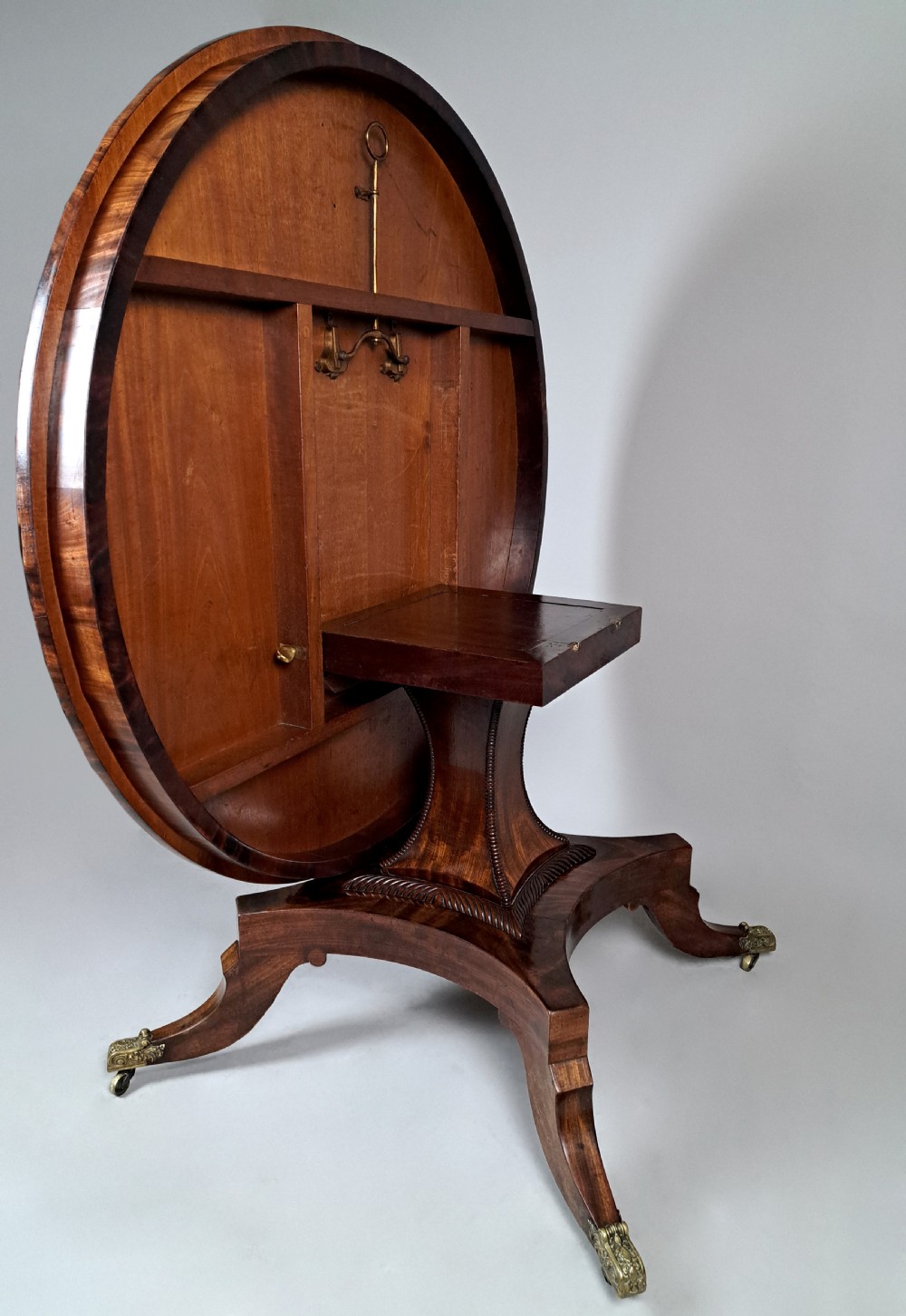 Finest Quality George III Circular Dining Table c. 1820 View IV