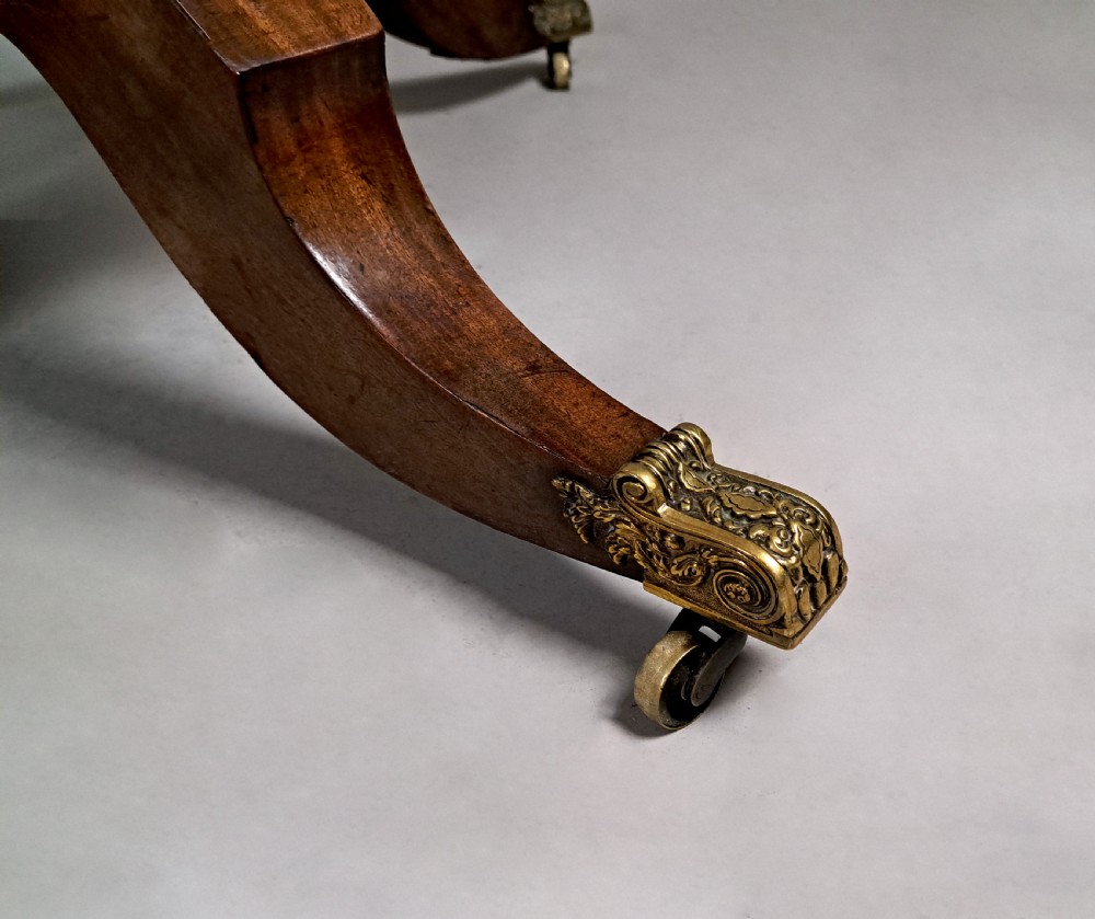 Finest Quality George III Circular Dining Table c. 1820 View VI
