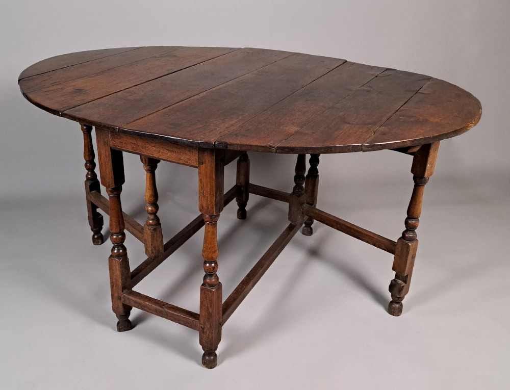 Early 18th Century Drop Leaf Oak Table c. 1700