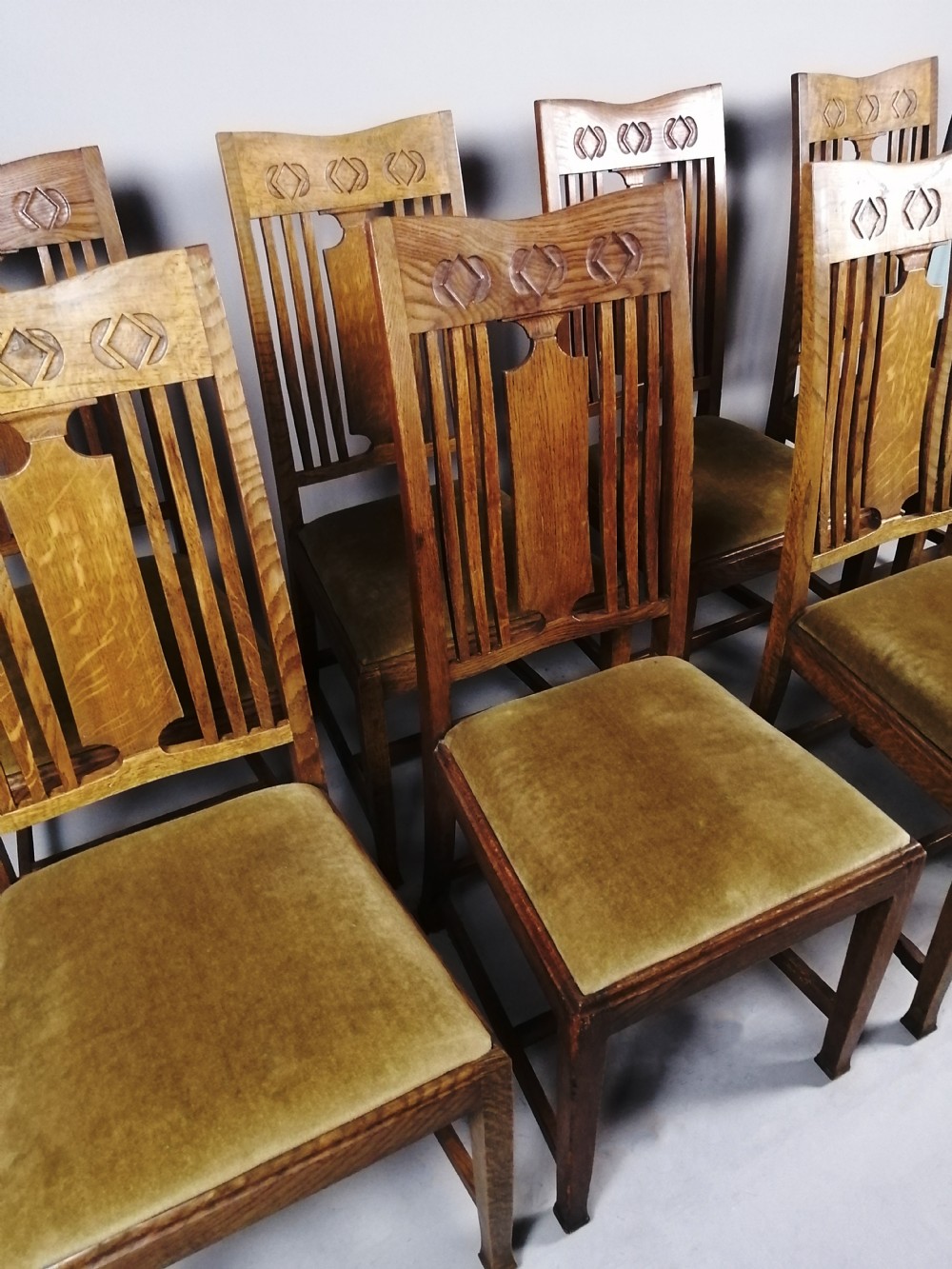 Set of 8 Arts and Crafts Oak Chairs Glasgow School c. 1900 View III