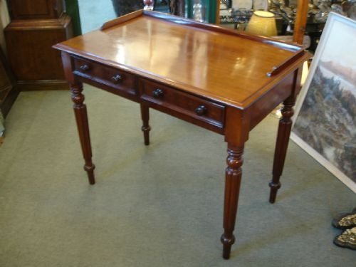 Quality Mahogany 2 Drawer Writing Table