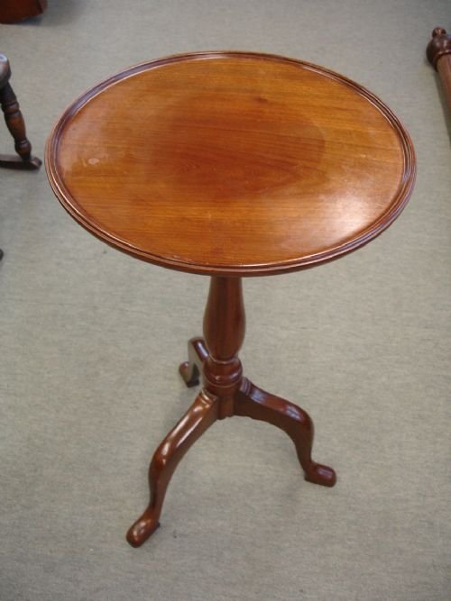 Victorian Mahogany Pedestal Table