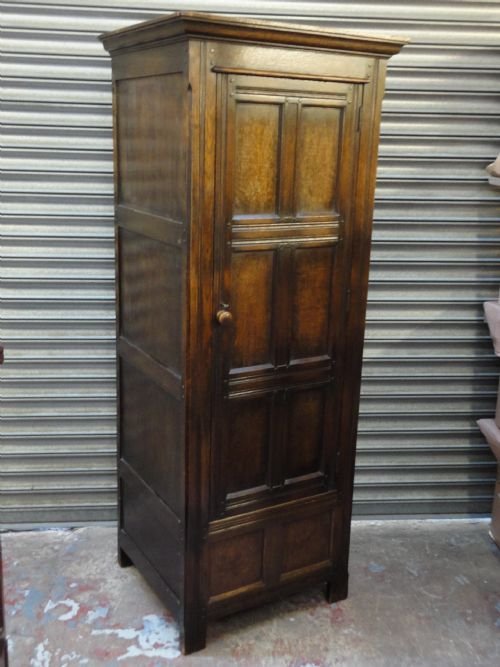 Nice Quality Oak Hall Cupboard
