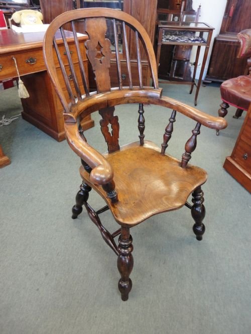 Broad Arm Low Back Windsor Chair