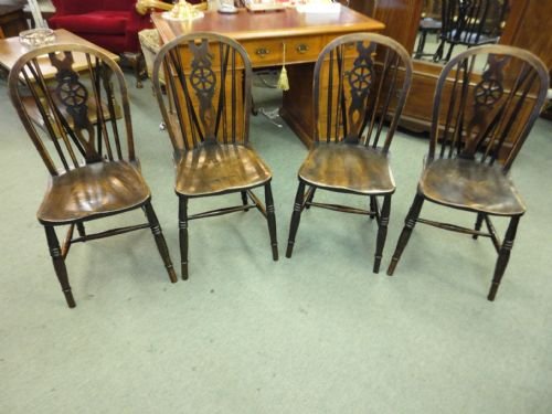 Set of 4 Wheelback Kitchen Chairs