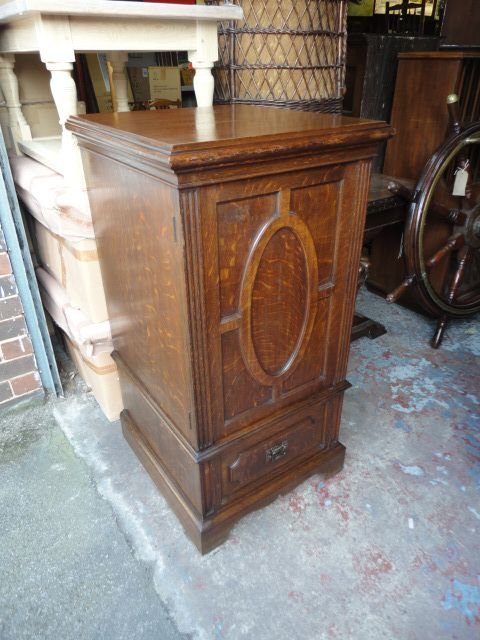 Quality Victorian Safe in Superb Oak Cabinet