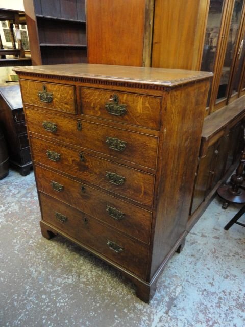Oak Chest of Drawers