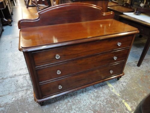 Victorian Mahogany Chest of Drawers