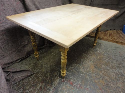 Sycamore Scrub Top Kitchen Table
