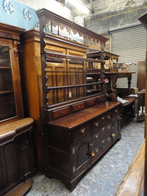 Georgian Oak Dresser & Rack