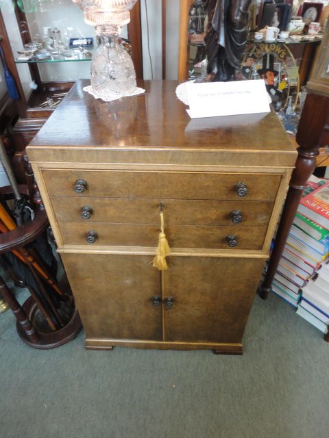 Deco Canteen in Walnut Cabinet