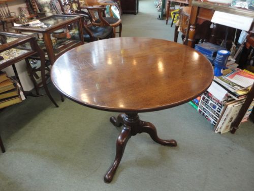 Georgian Mahogany Pedestal Table