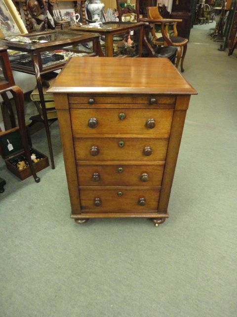Victorian Mahogany Chest of Drawers