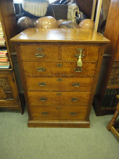 Five Heights Oak Chest of Drawers
